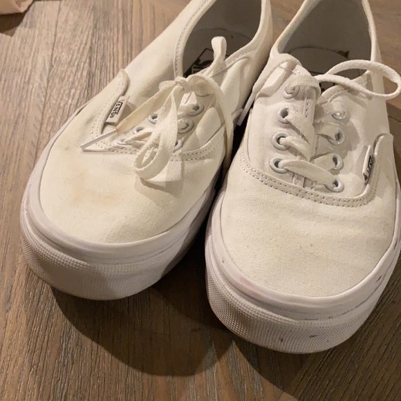 Yellow stains will easily come off with a wash. - Picture 5 of 5